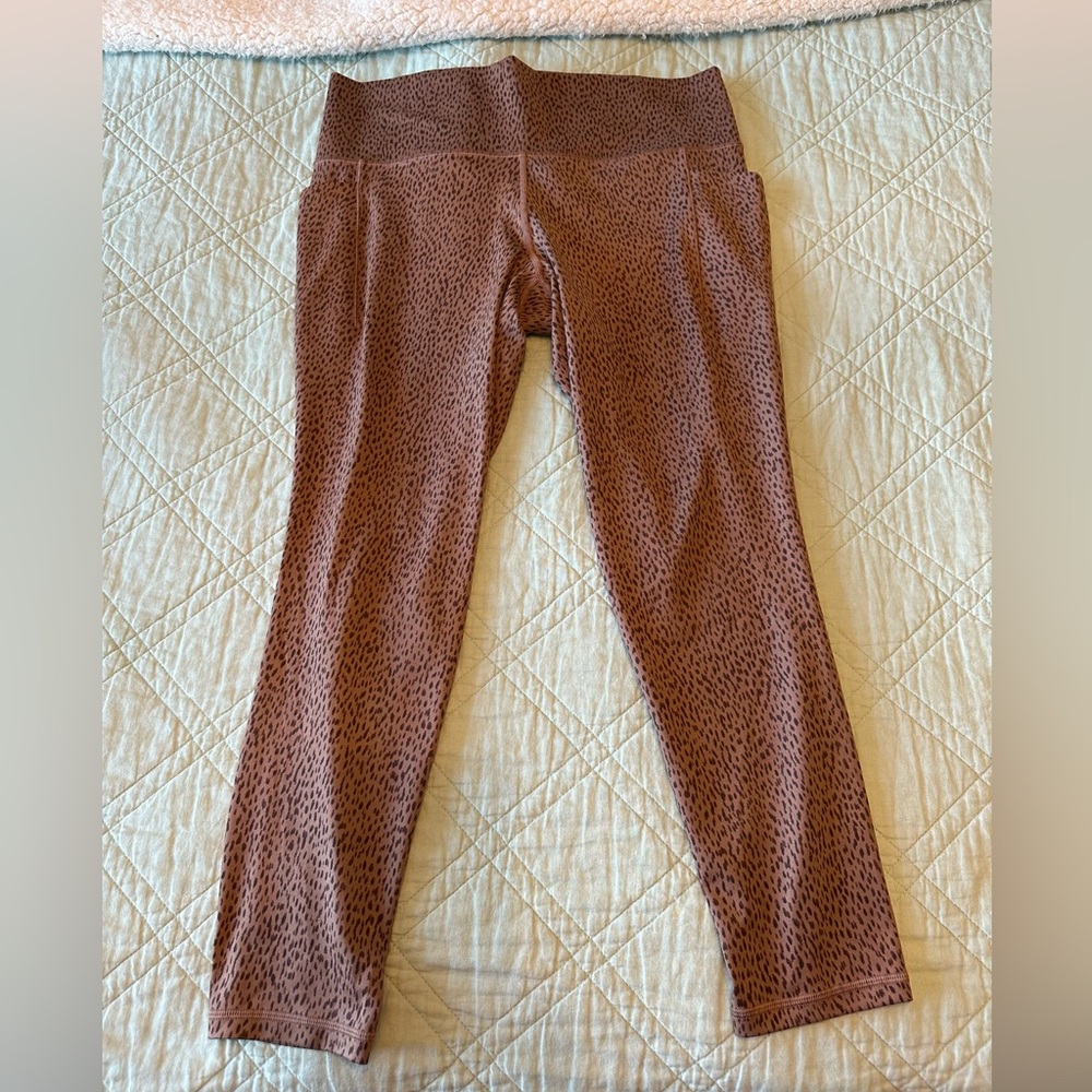 Athleta Salutation Stash Pocket II Printed 7/8 Tight Legging